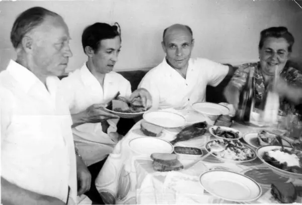 أبث عن صديقي