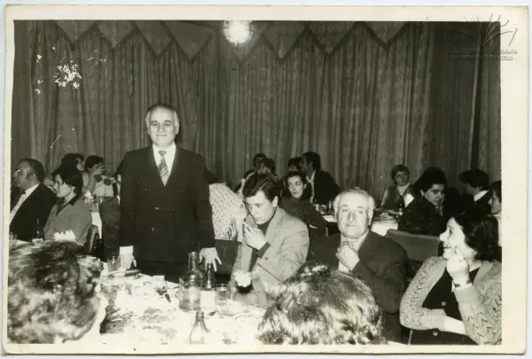 أبث عن صديقي